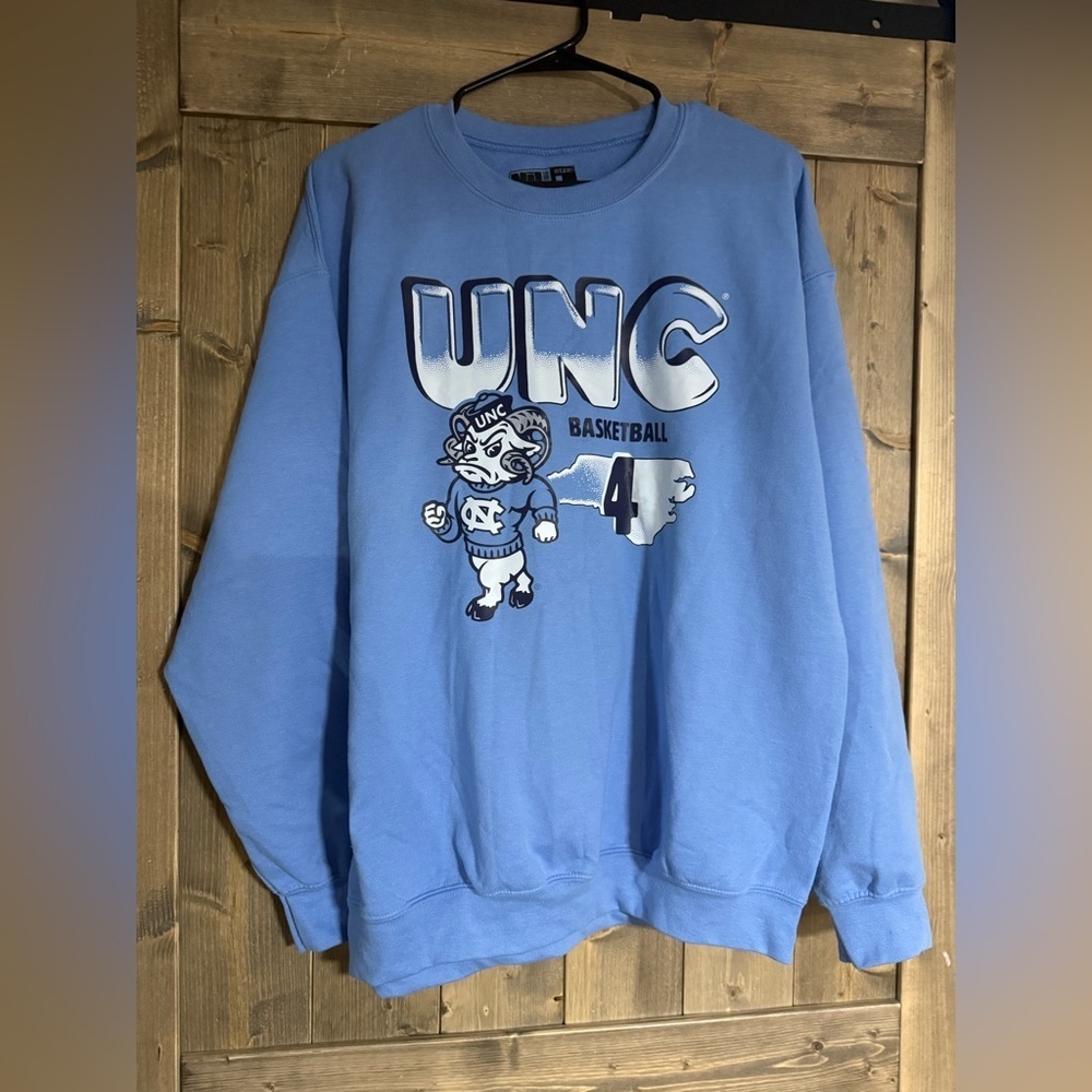 UNC Tar Heels Davis #4 NIL Crewneck Sweatshirt (Size L)